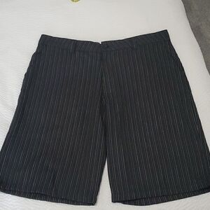 Oneill Mens Black & White Pinstrip Shorts, size 36